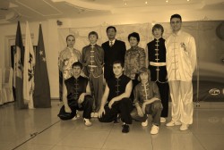 Команда спортивного ушу с послом КНР в РМ, г-ном Тонг Мингтао и его супругой